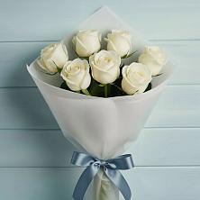 Букет 7 Белых роз Эдлесс Лав в Савино