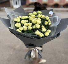 Букет Белые кустовые розы Солинеро в Савино