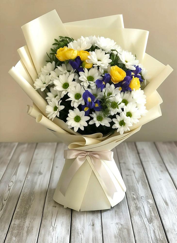 Букет цветов из: Ирисы, Хризантемы и Розы в Савино