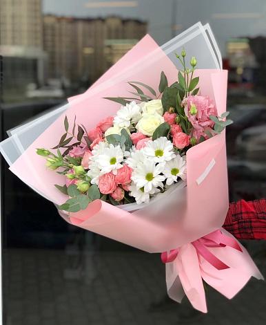 Букет цветов из: Розы, Лизиантусы и Хризантемы в Савино